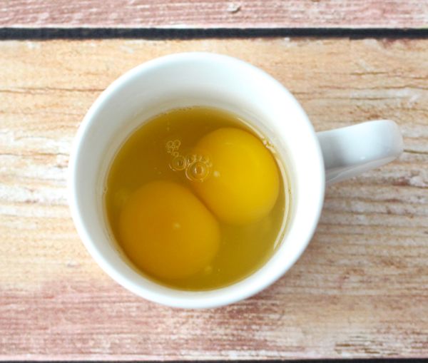Easy Scrambled Eggs in a Mug Recipe
