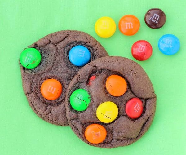 Dark Chocolate Mint M&M Cookie Recipe! - Never Ending Journeys