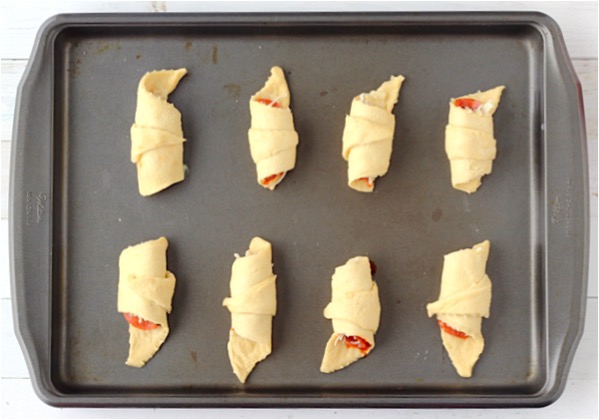 Pepperoni Pizza Crescent Rolls! - DIY Thrill