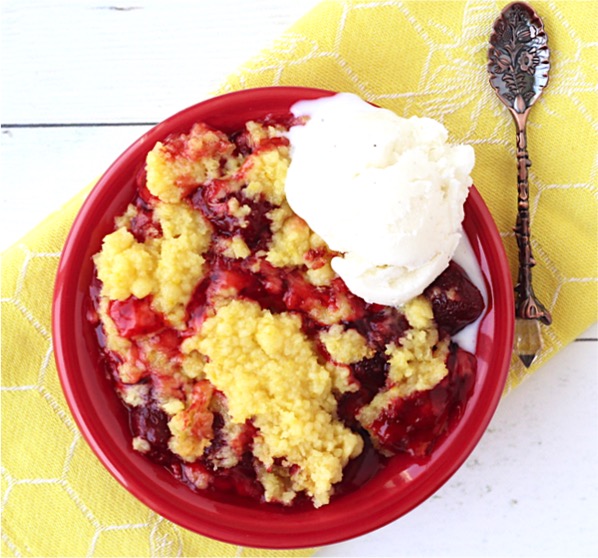 Crockpot Strawberry Lemonade Dump Cake